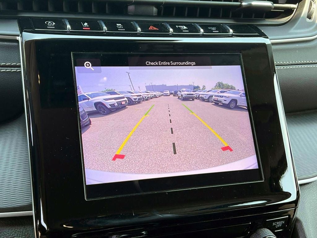 2023 Jeep Grand Cherokee Laredo 4x4