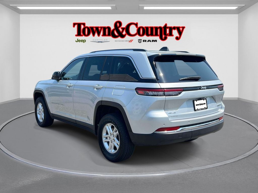 2023 Jeep Grand Cherokee Laredo 4x4