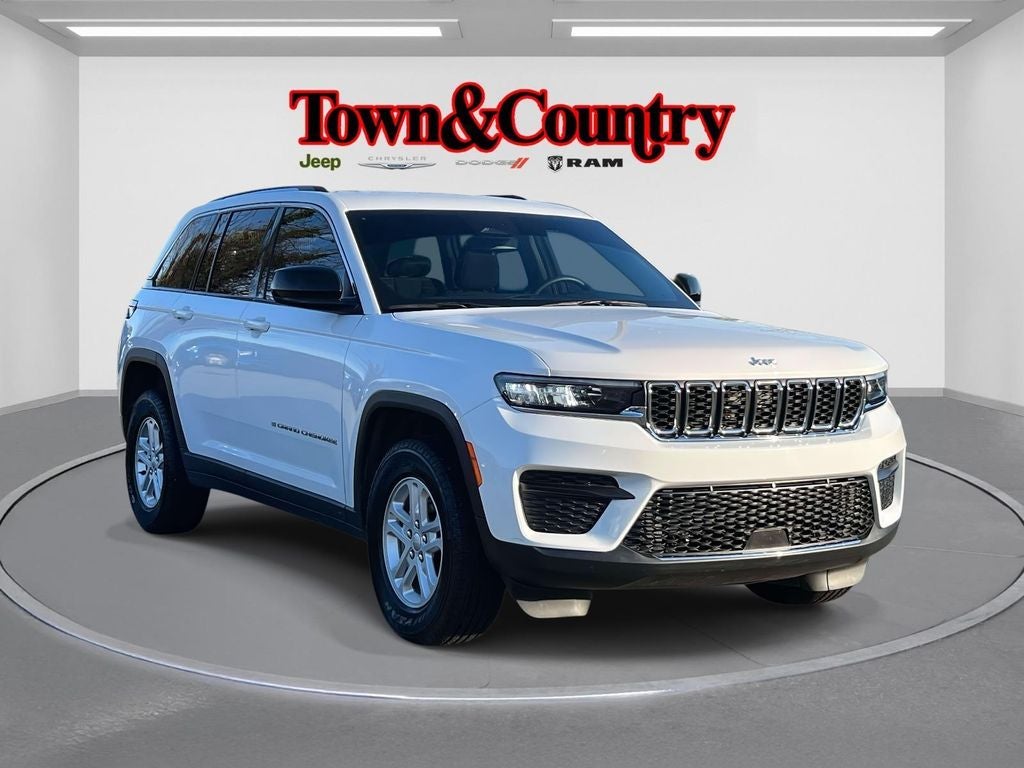 2023 Jeep Grand Cherokee Laredo 4x4