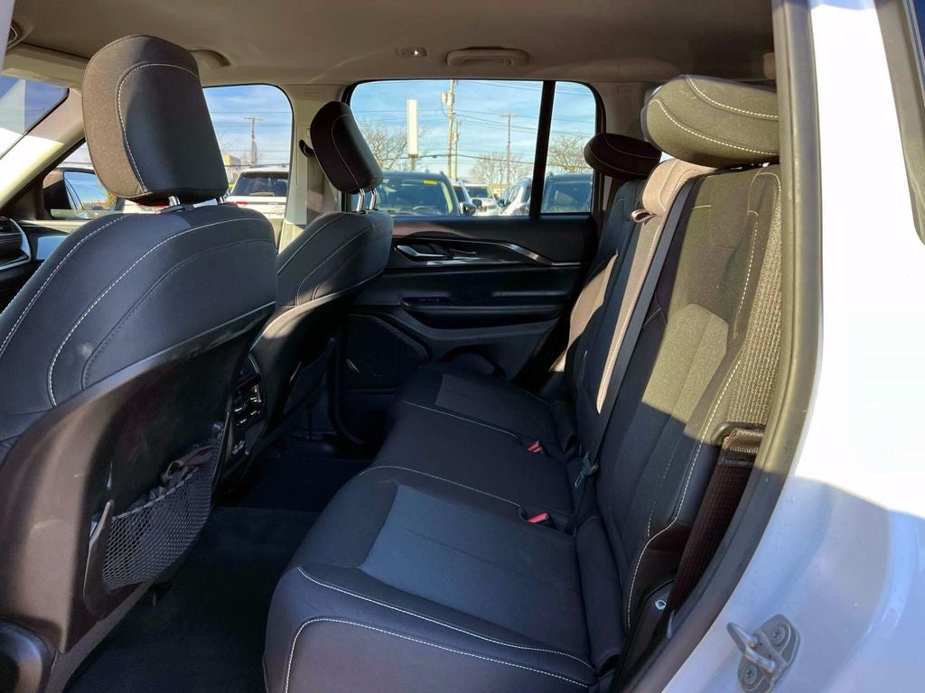 2023 Jeep Grand Cherokee Laredo 4x4