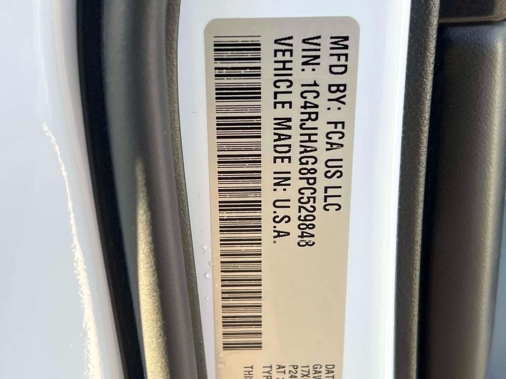 2023 Jeep Grand Cherokee Laredo 4x4