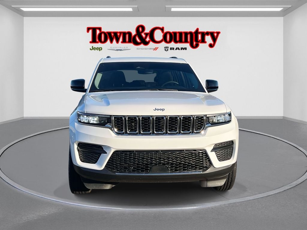 2023 Jeep Grand Cherokee Laredo 4x4