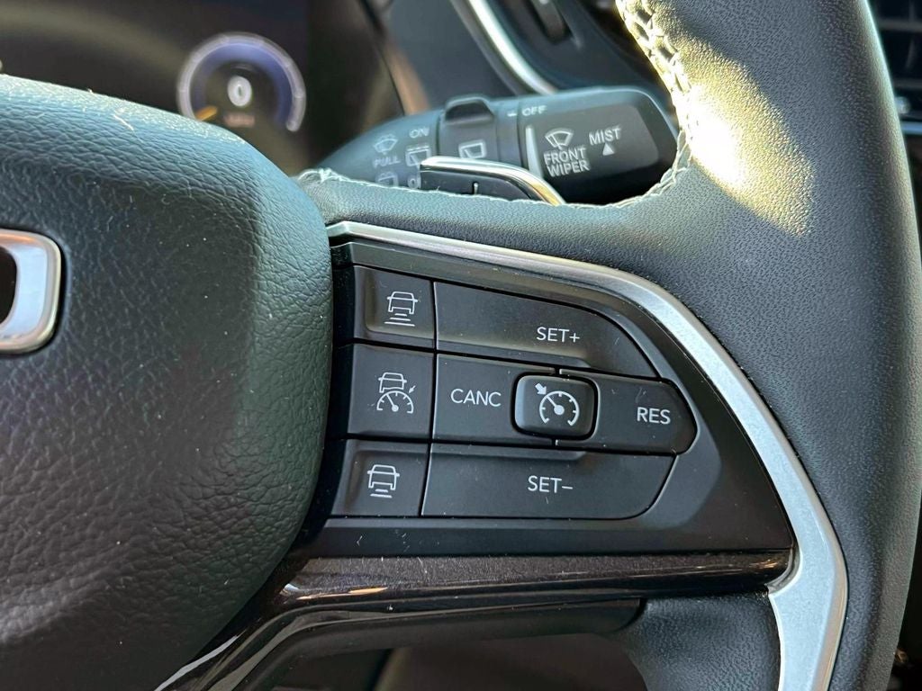 2023 Jeep Grand Cherokee Laredo 4x4