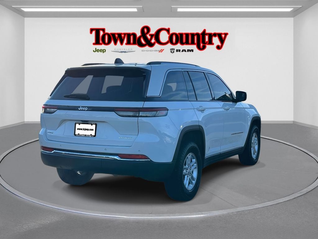 2023 Jeep Grand Cherokee Laredo 4x4