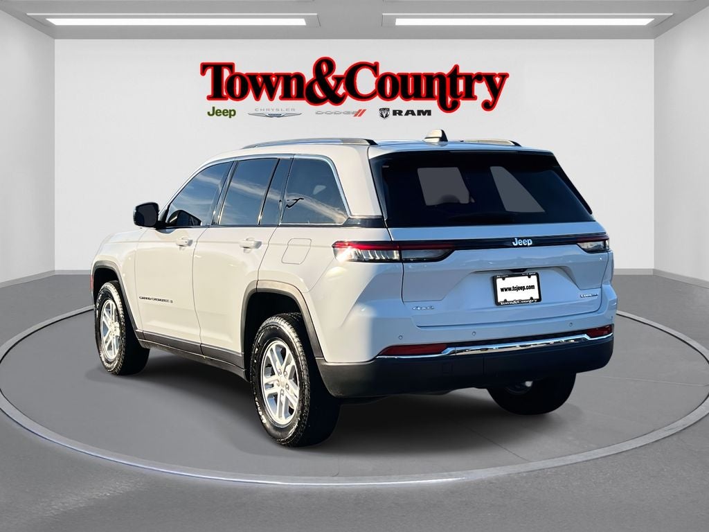 2023 Jeep Grand Cherokee Laredo 4x4