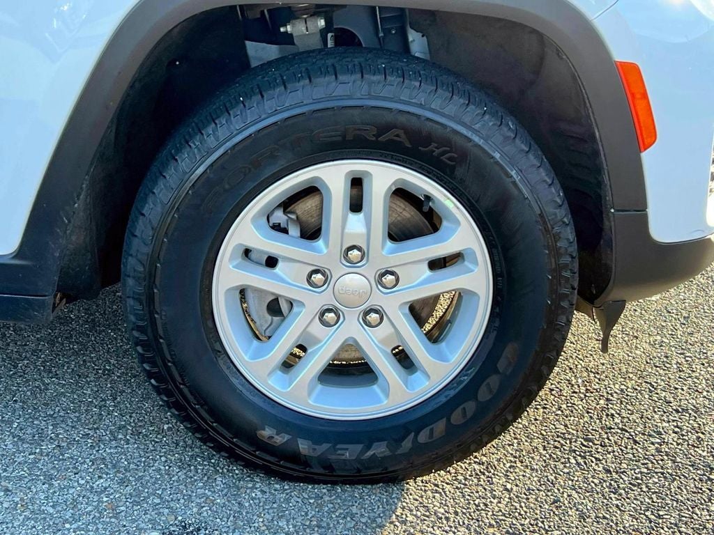 2023 Jeep Grand Cherokee Laredo 4x4