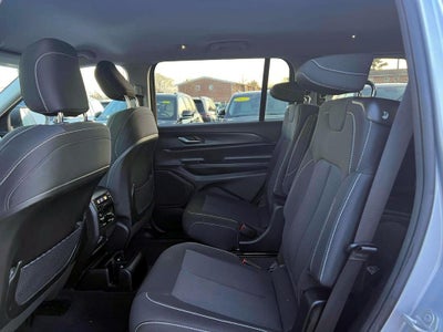 2023 Jeep Grand Cherokee L Laredo 4x4