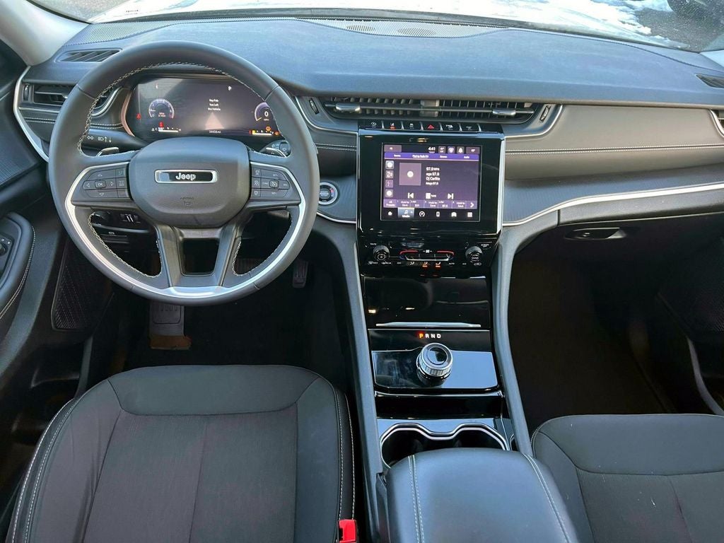 2023 Jeep Grand Cherokee L Laredo 4x4