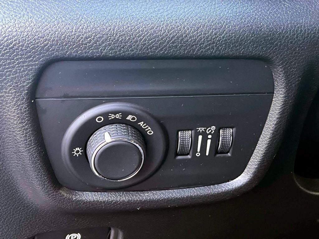 2023 Jeep Grand Cherokee L Laredo 4x4