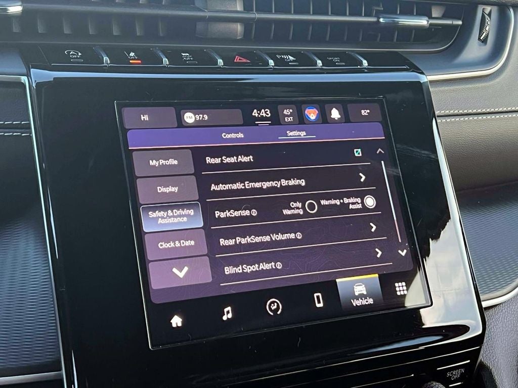 2023 Jeep Grand Cherokee L Laredo 4x4