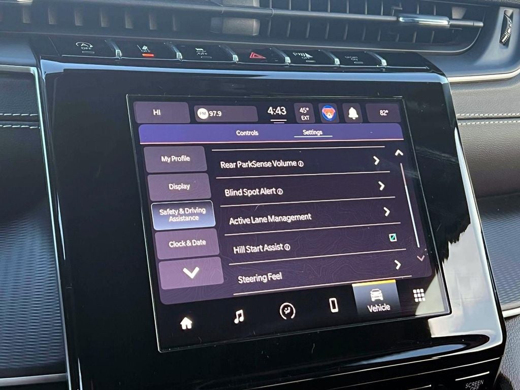 2023 Jeep Grand Cherokee L Laredo 4x4