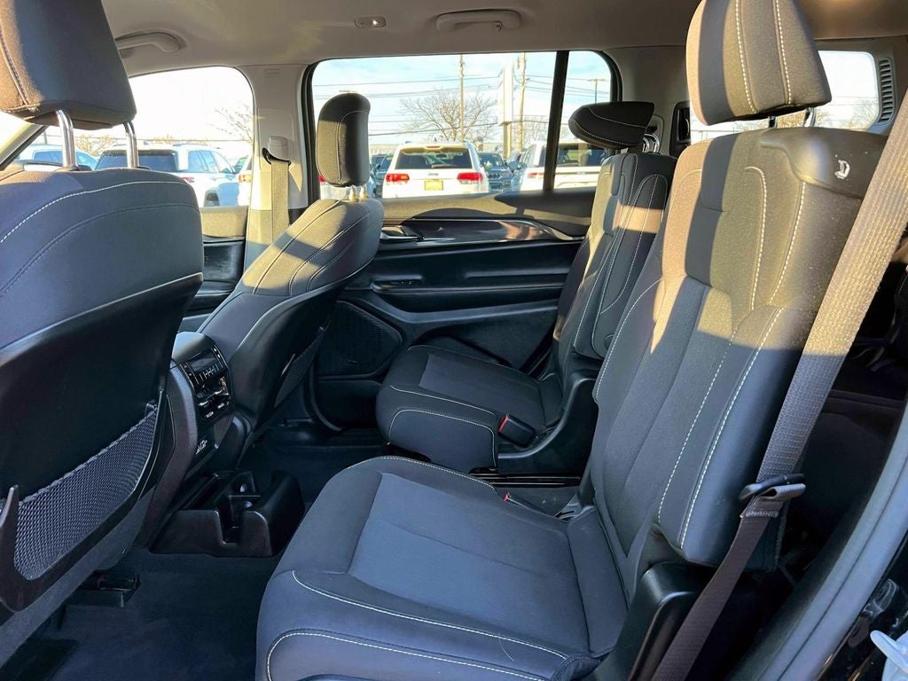 2023 Jeep Grand Cherokee L Laredo 4x4