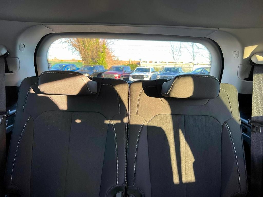 2023 Jeep Grand Cherokee L Laredo 4x4