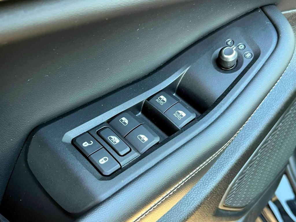 2023 Jeep Grand Cherokee L Laredo 4x4