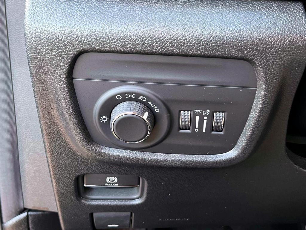 2023 Jeep Grand Cherokee L Laredo 4x4