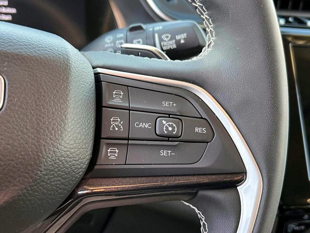 2023 Jeep Grand Cherokee L Laredo 4x4