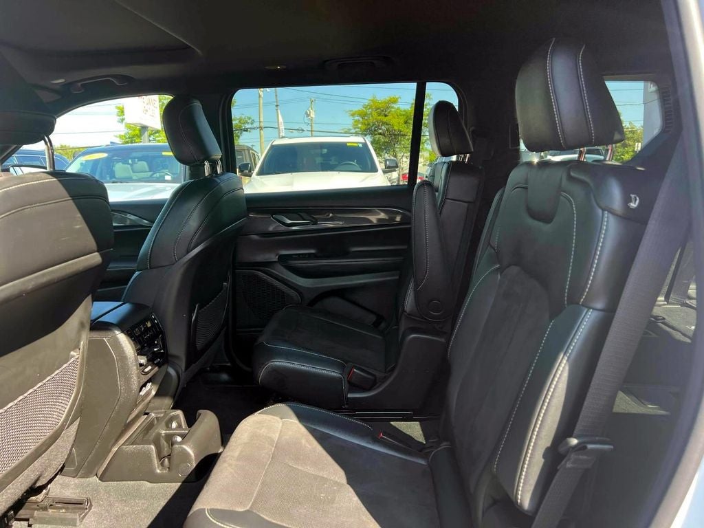 2023 Jeep Grand Cherokee L Altitude 4x4