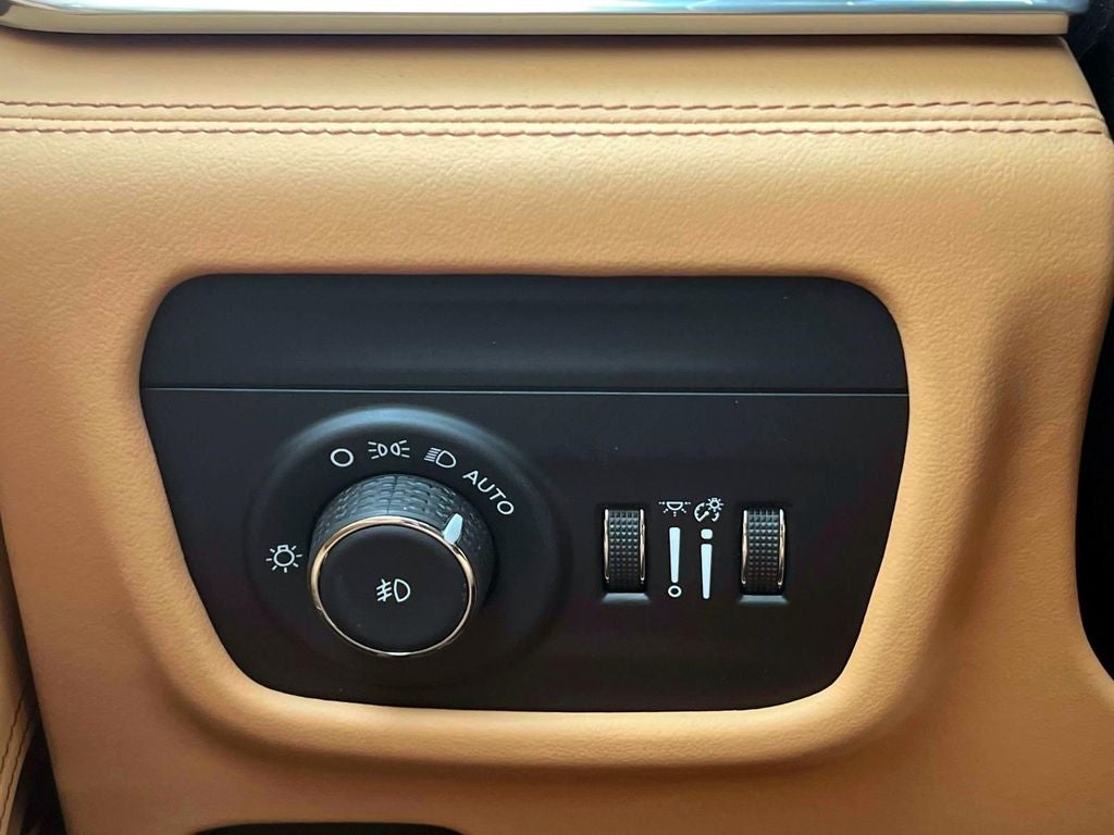 2025 Jeep Grand Cherokee L Summit Reserve 4x4