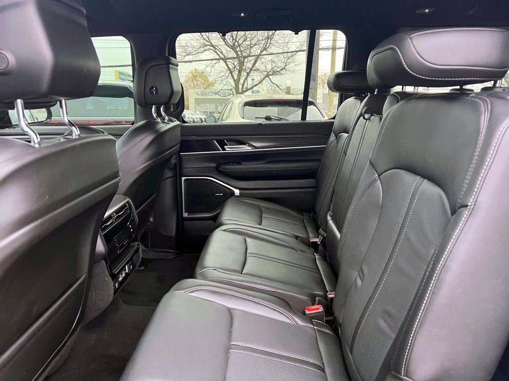 2023 Jeep Wagoneer Series III 4x4