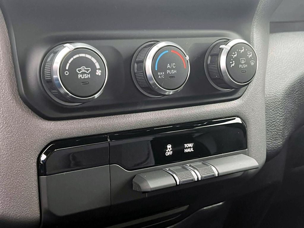 2022 RAM 1500 Big Horn Quad Cab 4x4 6'4' Box