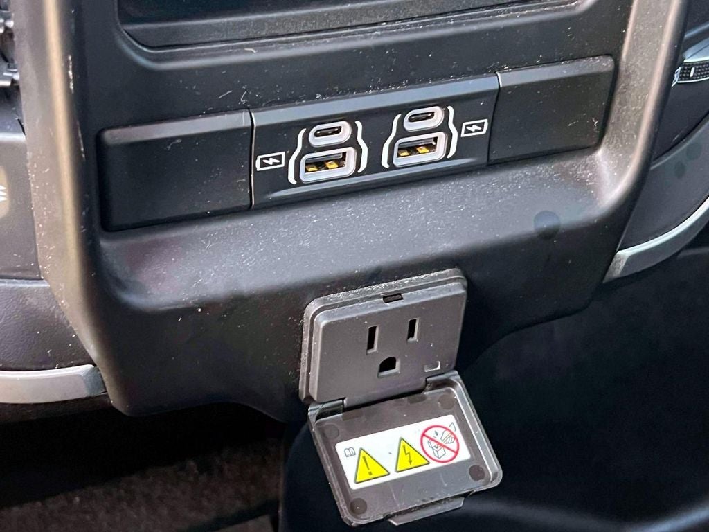 2022 RAM 1500 Big Horn Quad Cab 4x4 6'4' Box