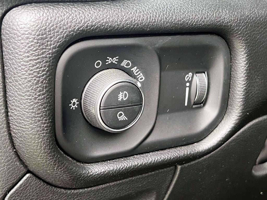 2023 RAM 1500 Big Horn Crew Cab 4x4 5'7' Box