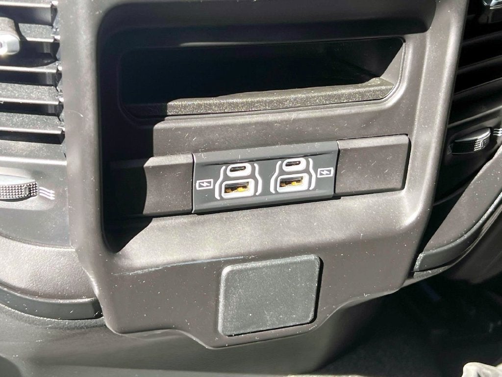 2023 RAM 1500 Big Horn Crew Cab 4x4 5'7' Box