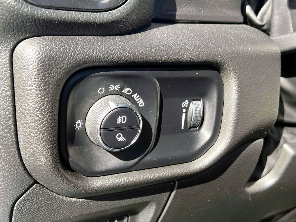 2023 RAM 1500 Big Horn Crew Cab 4x4 5'7' Box