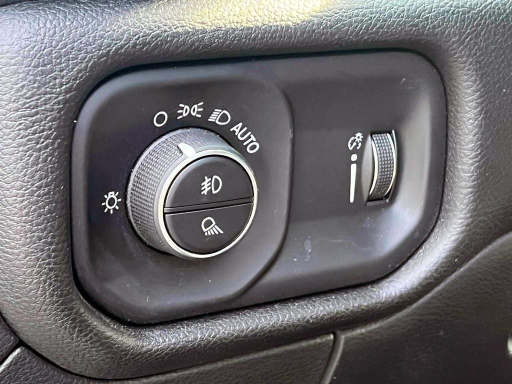 2023 RAM 1500 Big Horn Crew Cab 4x4 5'7' Box