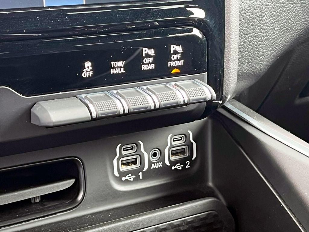2023 RAM 1500 Big Horn Crew Cab 4x4 5'7' Box