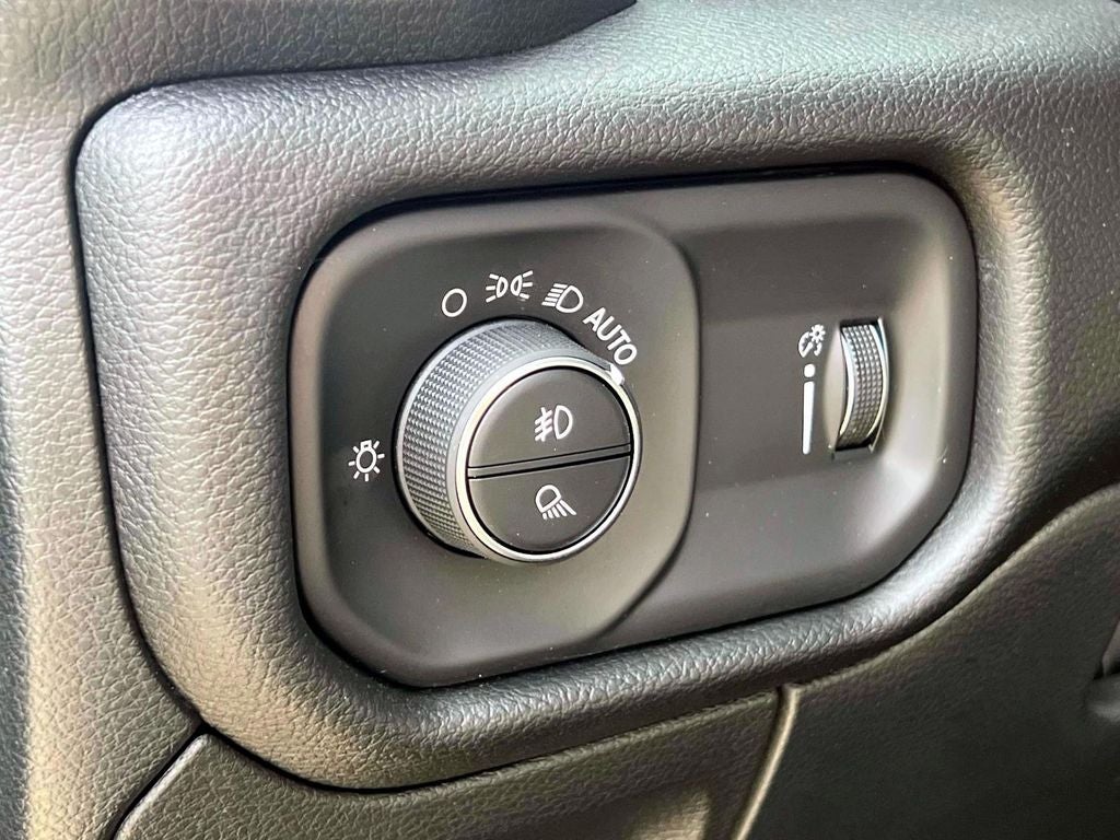 2023 RAM 1500 Big Horn Crew Cab 4x4 5'7' Box