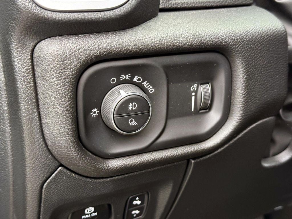 2023 RAM 1500 Big Horn Crew Cab 4x4 5'7' Box