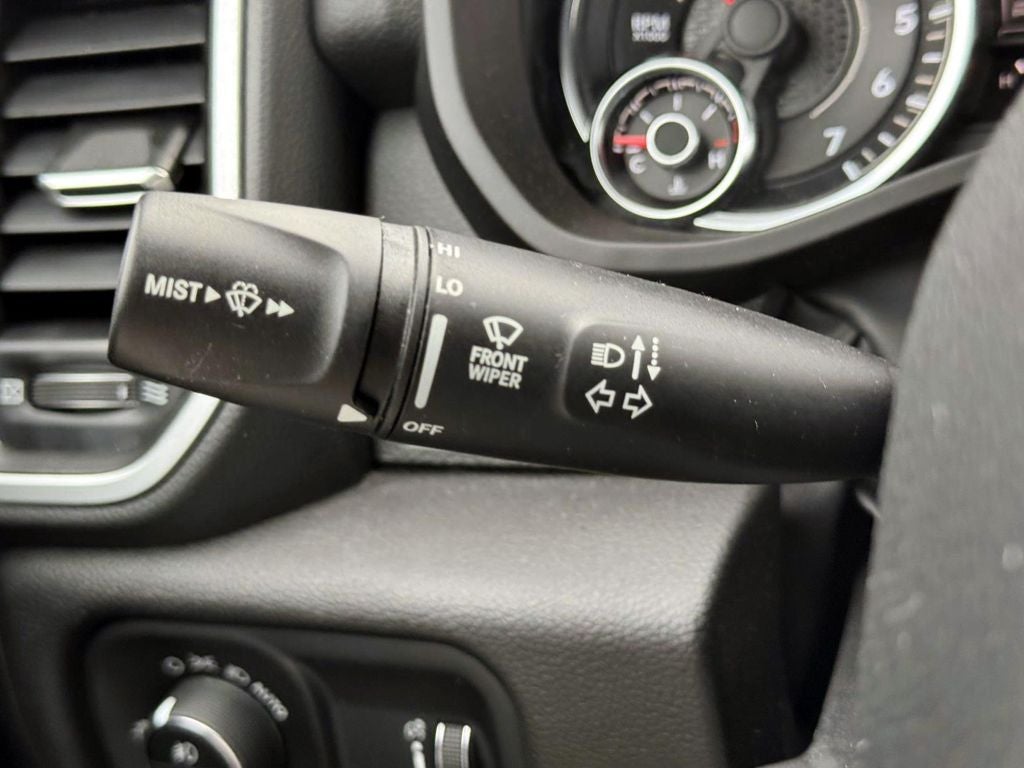 2023 RAM 1500 Big Horn Crew Cab 4x4 5'7' Box