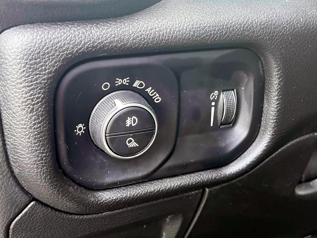 2024 RAM 1500 Big Horn Crew Cab 4x4 5'7' Box