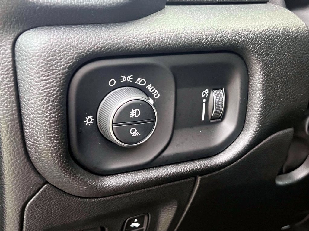 2023 RAM 1500 Big Horn Crew Cab 4x4 5'7' Box