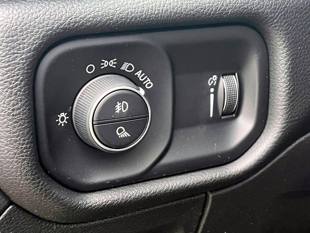 2023 RAM 1500 Big Horn Crew Cab 4x4 5'7' Box