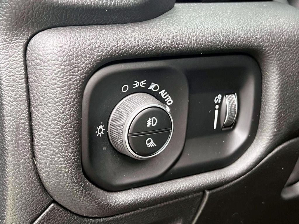 2023 RAM 1500 Big Horn Crew Cab 4x4 5'7' Box