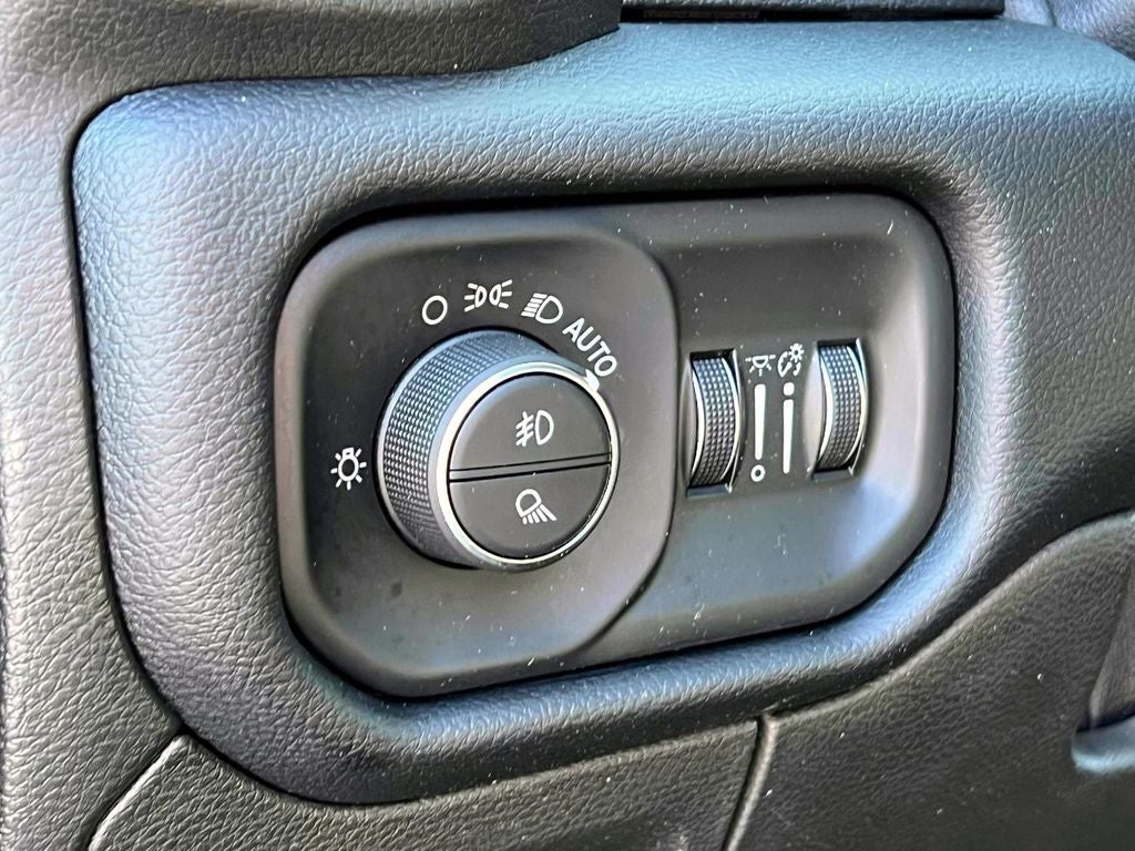 2019 RAM 1500 Big Horn/Lone Star Crew Cab 4x4 5'7' Box