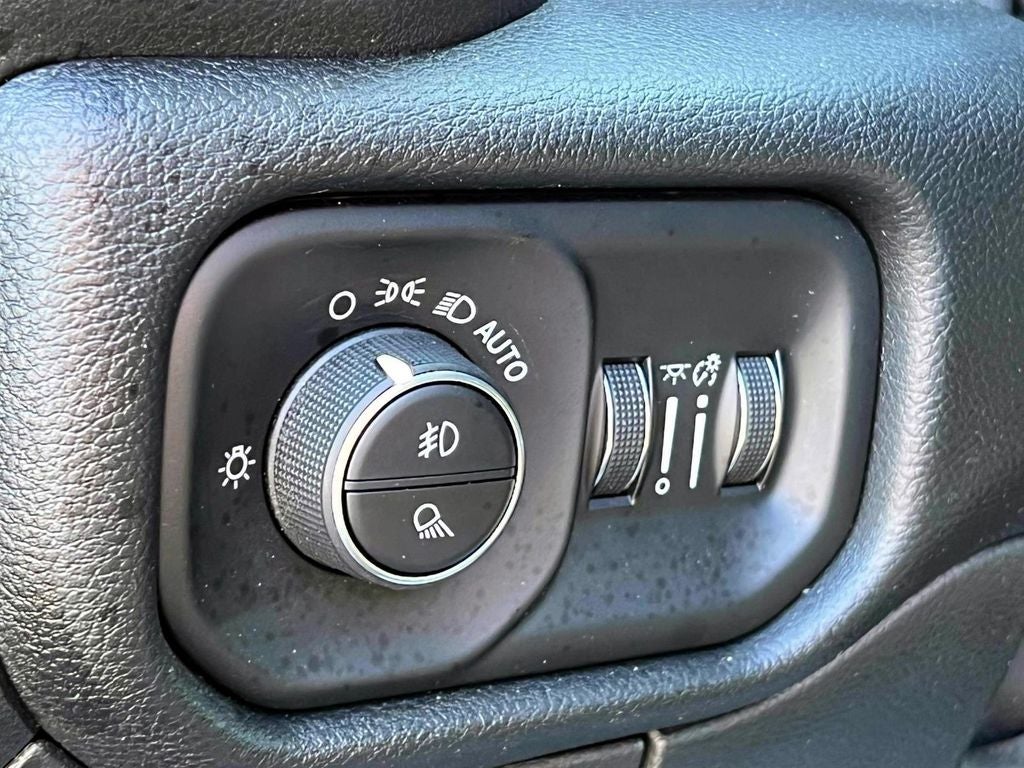 2025 RAM 1500 Big Horn Crew Cab 4x4 5'7' Box