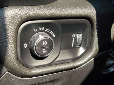 2023 RAM 1500 Tradesman Crew Cab 4x4 5'7' Box