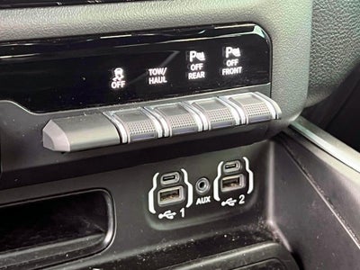 2020 RAM 1500 Big Horn Crew Cab 4x4 5'7' Box