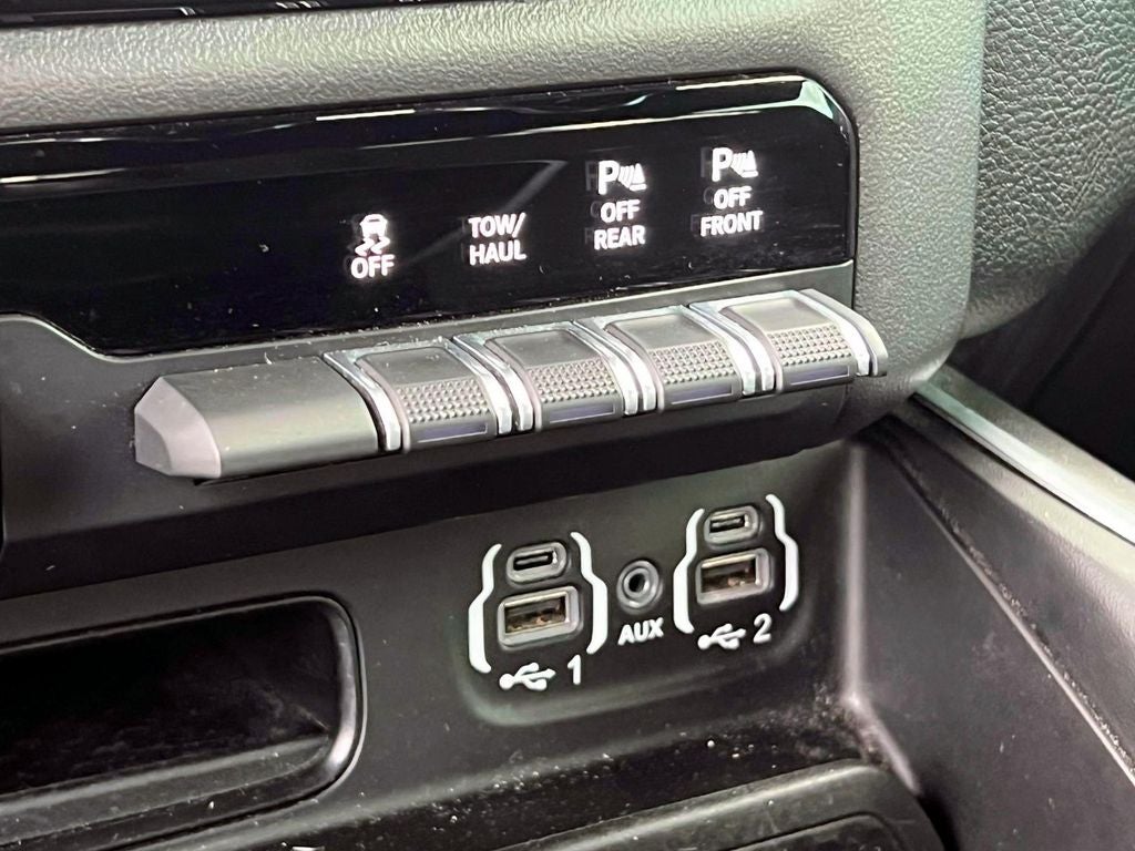 2020 RAM 1500 Big Horn Crew Cab 4x4 5'7' Box