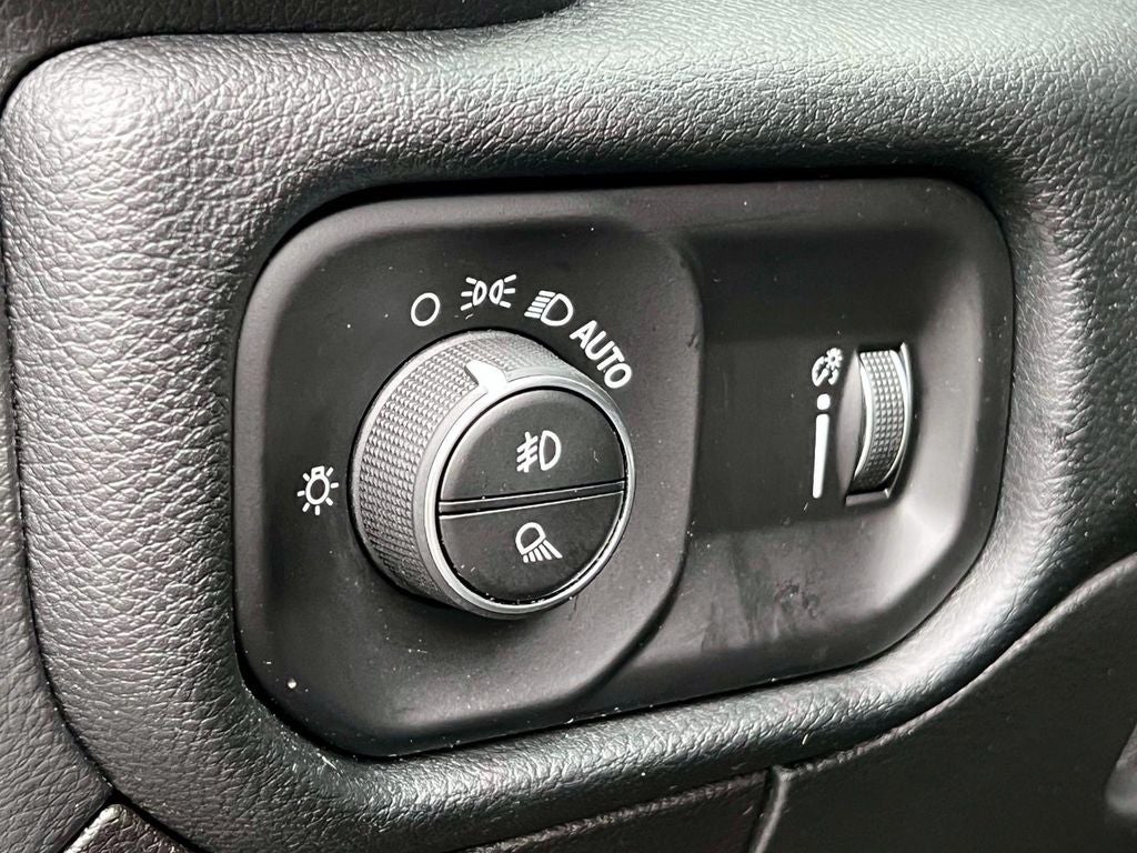 2022 RAM 1500 Big Horn Crew Cab 4x4 5'7' Box