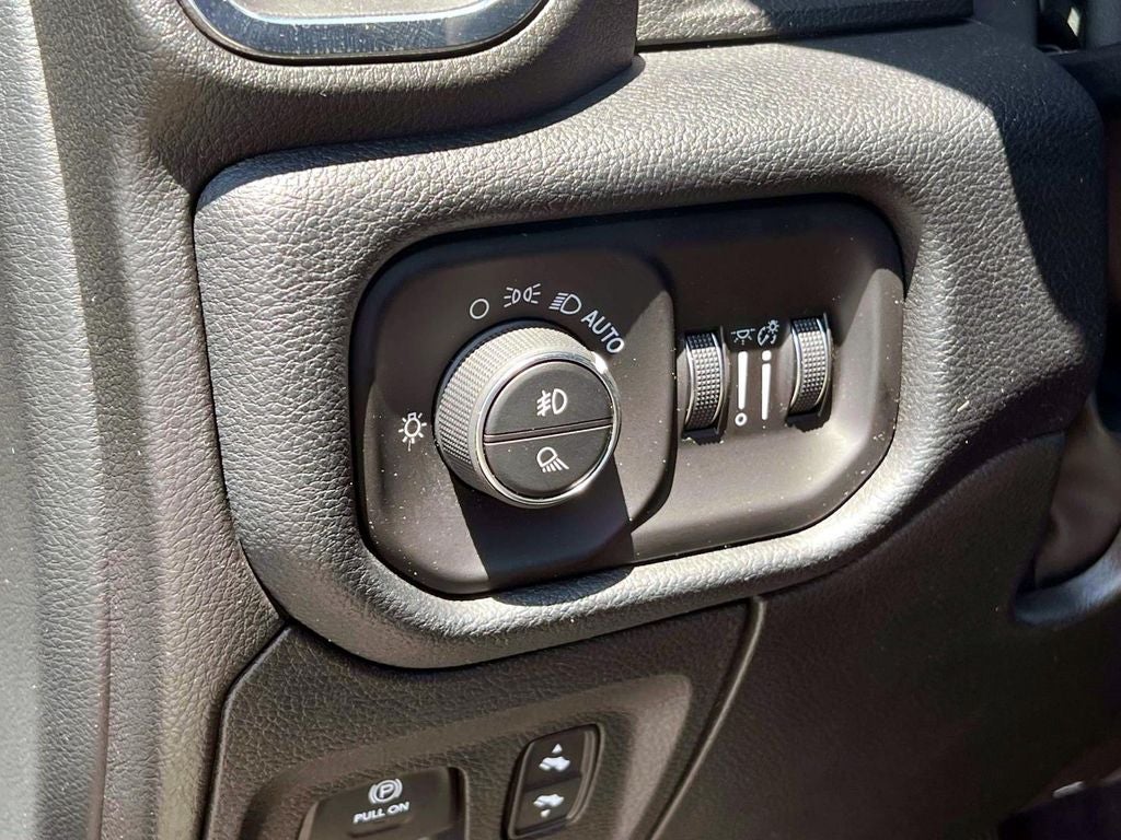 2026 RAM 1500 Laramie Crew Cab 4x4 5'7' Box