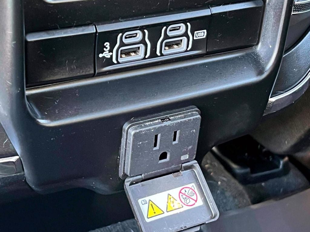 2019 RAM 1500 Laramie Crew Cab 4x4 5'7' Box