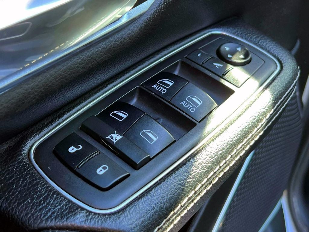 2019 RAM 1500 Laramie Crew Cab 4x4 5'7' Box