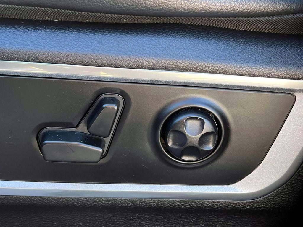 2019 RAM 1500 Laramie Crew Cab 4x4 5'7' Box