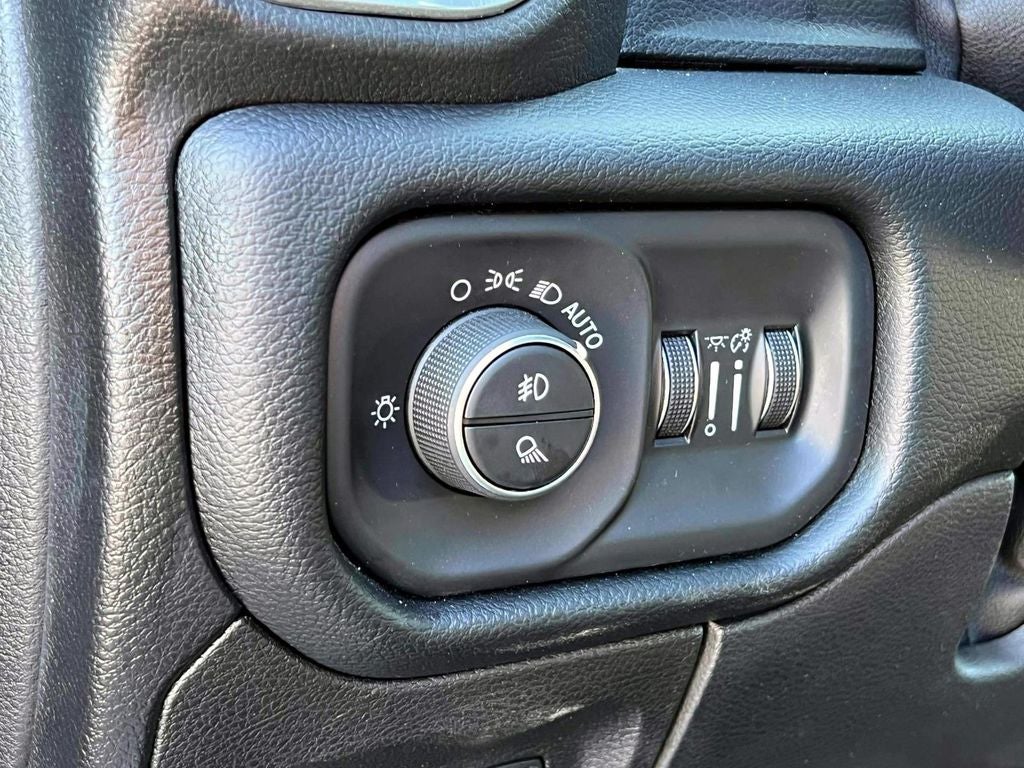 2019 RAM 1500 Laramie Crew Cab 4x4 5'7' Box