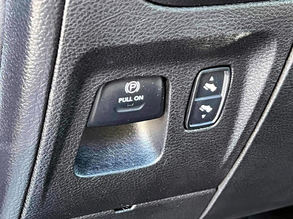 2019 RAM 1500 Laramie Crew Cab 4x4 5'7' Box