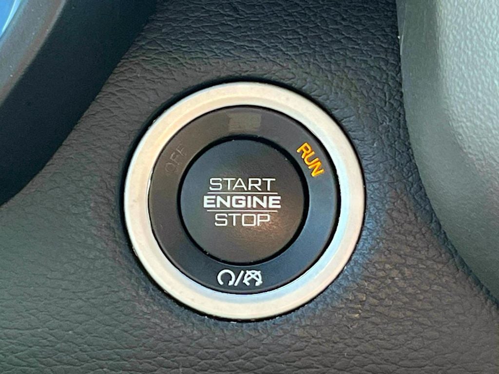 2019 RAM 1500 Laramie Crew Cab 4x4 5'7' Box